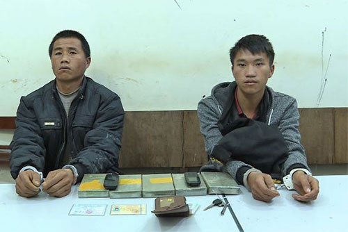 Bao tải heroin trong xe ôtô ở Lóng Luông