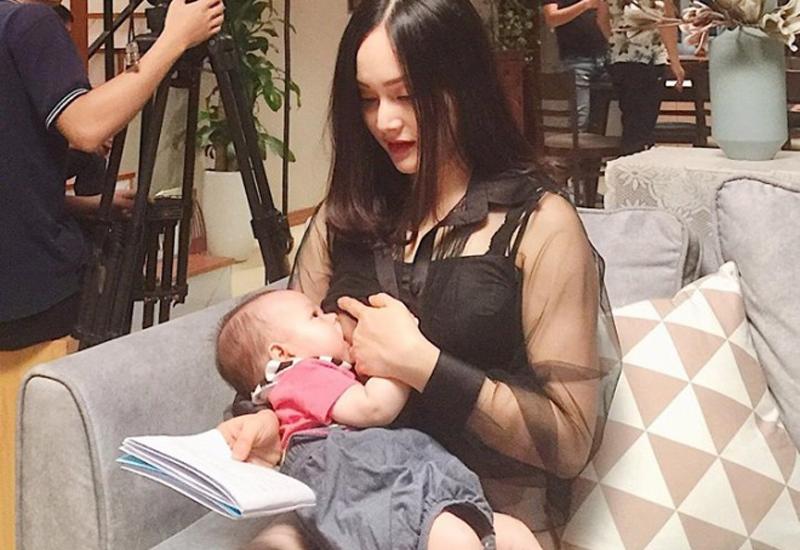 12 mỹ nhân vòng 1 ngoại cỡ vén áo cho con bú đẹp đến nghẹt thở