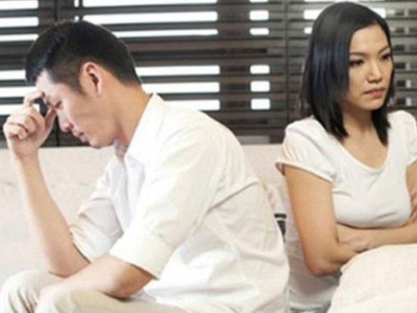 Chồng đi làm xa về, vợ lạnh nhạt chuyện ấy, tôi phải làm sao?