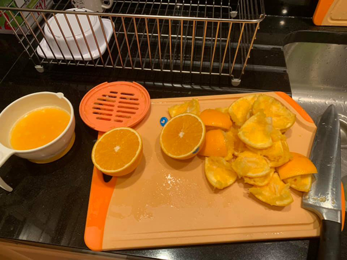 Thu Minh uống nước chanh pha ớt bột để giảm cân