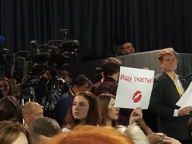 Bị phóng viên bất ngờ hỏi bao giờ cưới vợ, ông Putin hóm hỉnh tiết lộ chuyện trọng đại