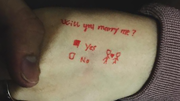 Lời cầu hôn giản dị nhưng vẫn thừa sức hạ gục bạn gái khiến dân mạng bái phục