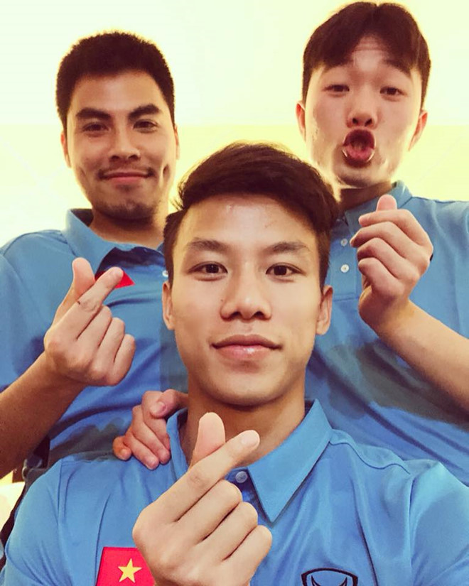 Loạt ảnh bóc phốt tình bạn vừa đáng yêu, vừa...cục súc của bộ đôi Văn Toàn - Đức Huy