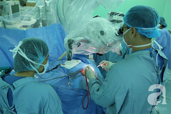 Cảnh báo: Ai hay ăn gỏi và rau sống, coi chừng bị ký sinh tấn công não nguy kịch như người đàn ông này