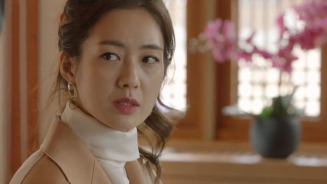 Hôn nhân trên bờ vực thẳm vì chồng quay lại với tình cũ, vợ uất ức gài bẫy khiến họ mang tiếng xấu muôn đời