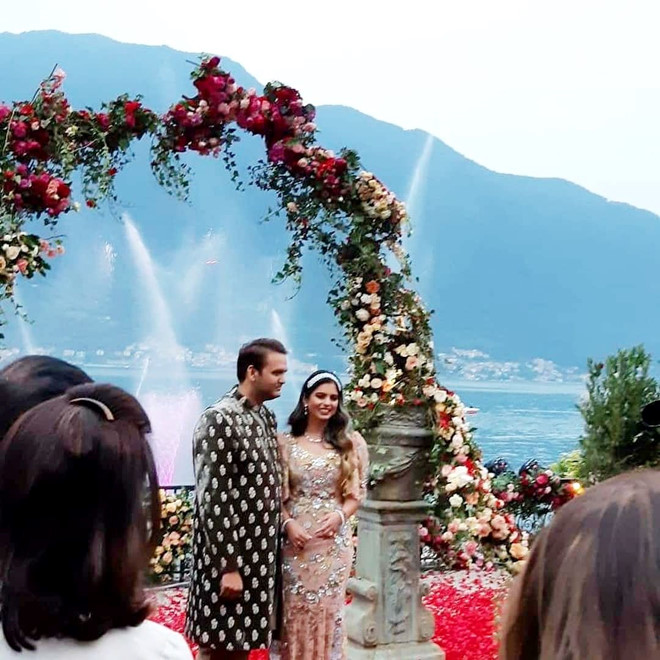 Cuộc sống xa hoa của gia tộc giàu nhất châu Á