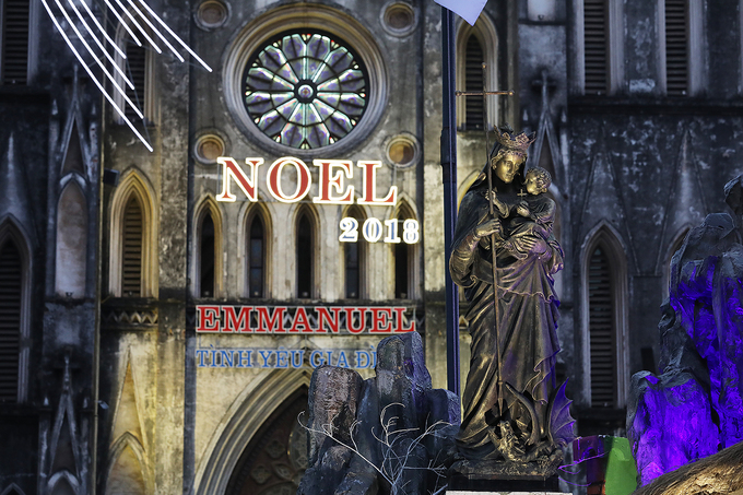 Giáo dân trang trí Nhà thờ Lớn Hà Nội trước Giáng sinh