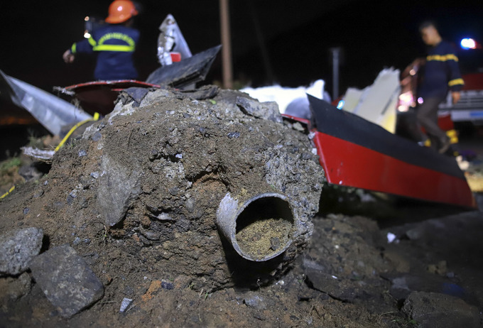 Hiện trường vụ xe bồn bốc cháy khi lao xuống vực Hải Vân