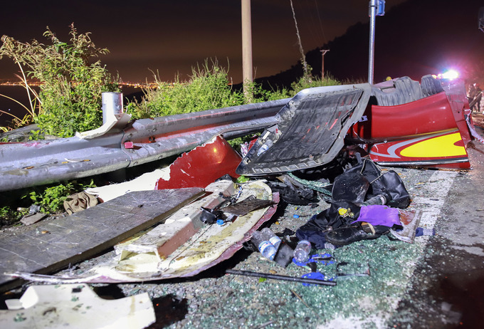 Hiện trường vụ xe bồn bốc cháy khi lao xuống vực Hải Vân