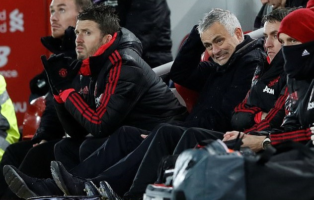 Roy Keane chỉ trích cầu thủ MU vì khiến Jose Mourinho bị sa thải