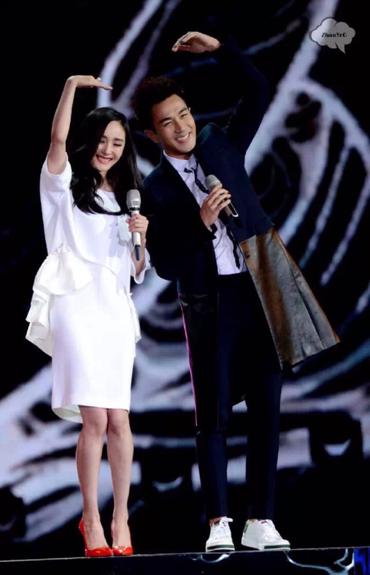 Trước khi ly hôn, Dương Mịch - Lưu Khải Uy từng có những khoảnh khắc mặn nồng đến rụng tim