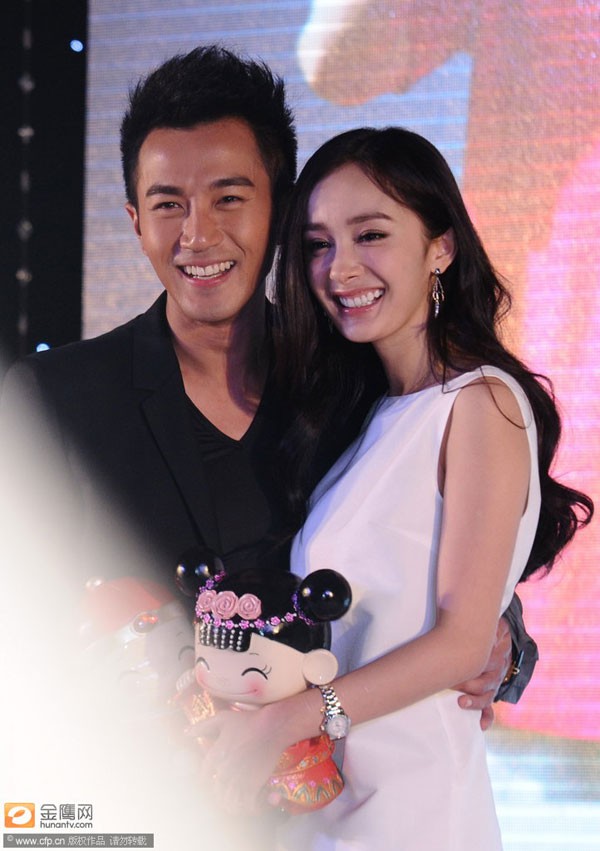 Trước khi ly hôn, Dương Mịch - Lưu Khải Uy từng có những khoảnh khắc mặn nồng đến rụng tim