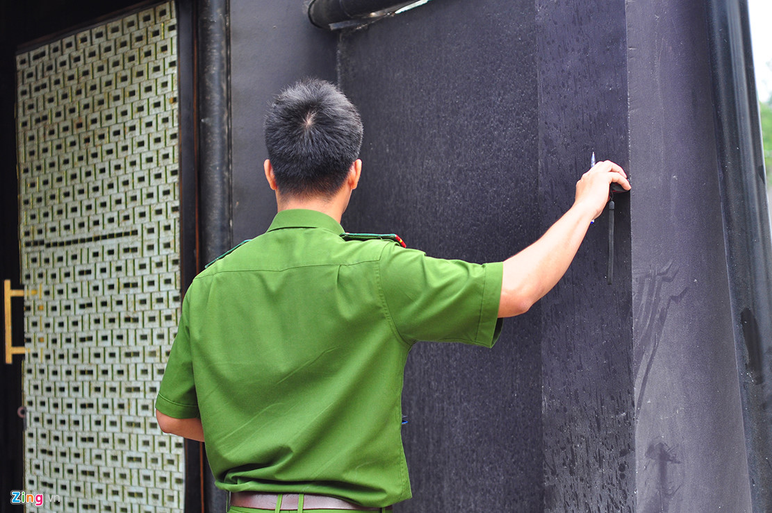 Hàng chục cảnh sát khám nghiệm vụ cháy nhà hàng làm 6 người chết