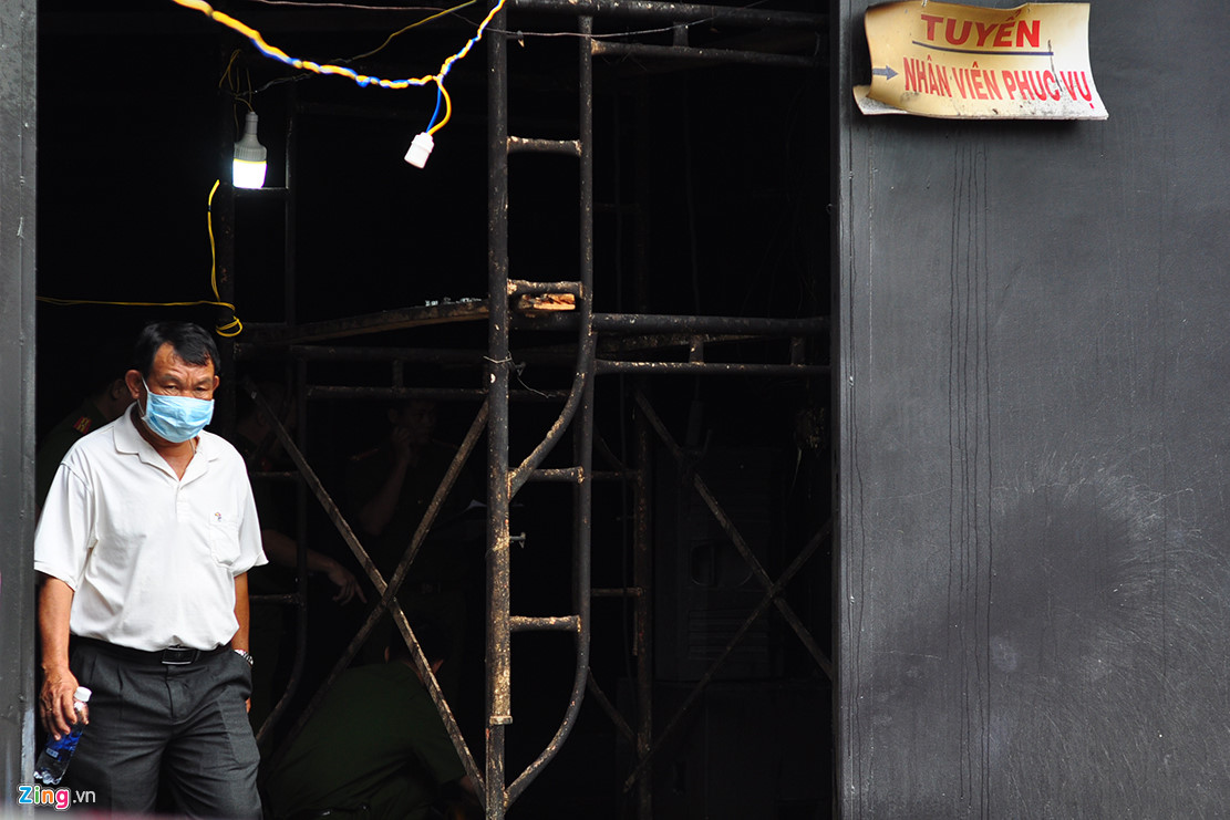 Hàng chục cảnh sát khám nghiệm vụ cháy nhà hàng làm 6 người chết