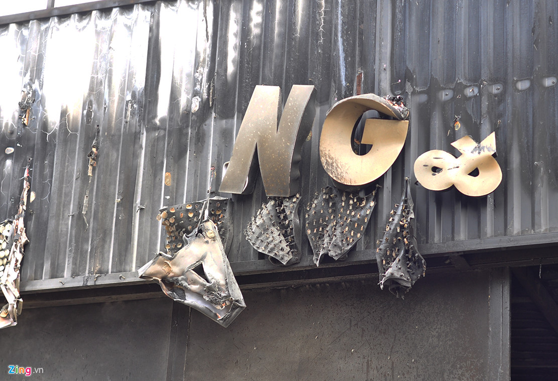 Hàng chục cảnh sát khám nghiệm vụ cháy nhà hàng làm 6 người chết