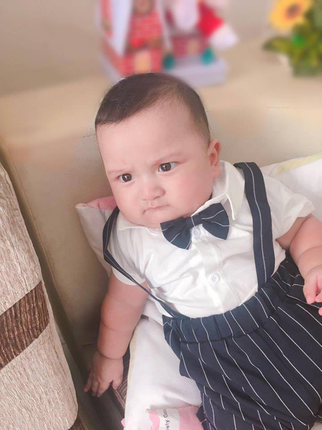 Lâm Tây phiên bản 5 tháng tuổi: Bụ bẫm, tinh nghịch và thần thái chẳng thua gì nguyên mẫu