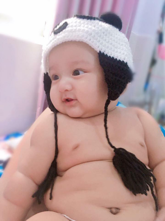 Lâm Tây phiên bản 5 tháng tuổi: Bụ bẫm, tinh nghịch và thần thái chẳng thua gì nguyên mẫu