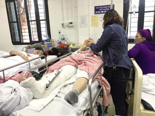 Vụ lái xe Lexus gây tai nạn liên hoàn ở Hồ Tây: Nữ giáo viên có nguy cơ mất chân phải vĩnh viễn