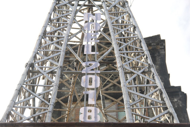 Ngắm cây thông Noel làm từ hàng vạn cây hành và tháp Eiffel bằng tre độc đáo xứ Nghệ