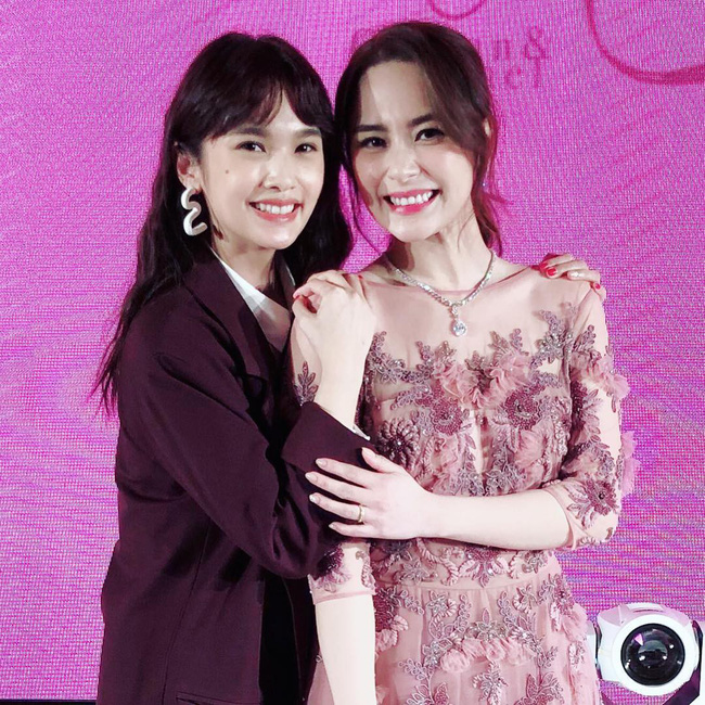 Thay liền 3 bộ váy cưới đẹp như mơ, Chung Hân Đồng lại khiến dân tình say lòng vì quá đỗi xinh đẹp