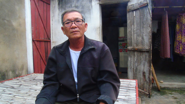 Gánh nặng của cụ ông 64 tuổi một mình chăm con tâm thần, vợ tai biến: Nếu tôi chết, vợ con sẽ sống thế nào đây?