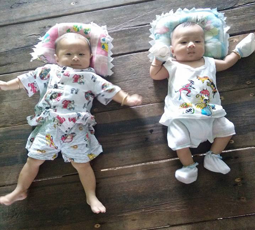 Anh em sinh đôi lấy chị em sinh đôi ở Cà Mau đẻ con giống nhau