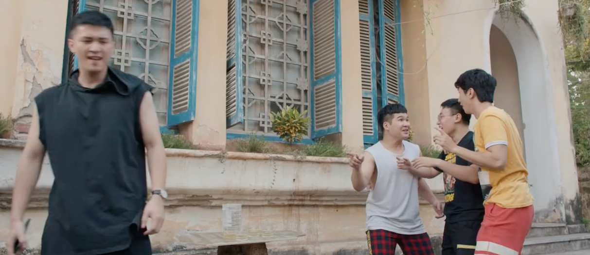 Nụ hôn đầu tiên của cặp đôi An - Phi Chạy Trốn Thanh Xuân diễn ra một cách... lãng nhách thế này đây