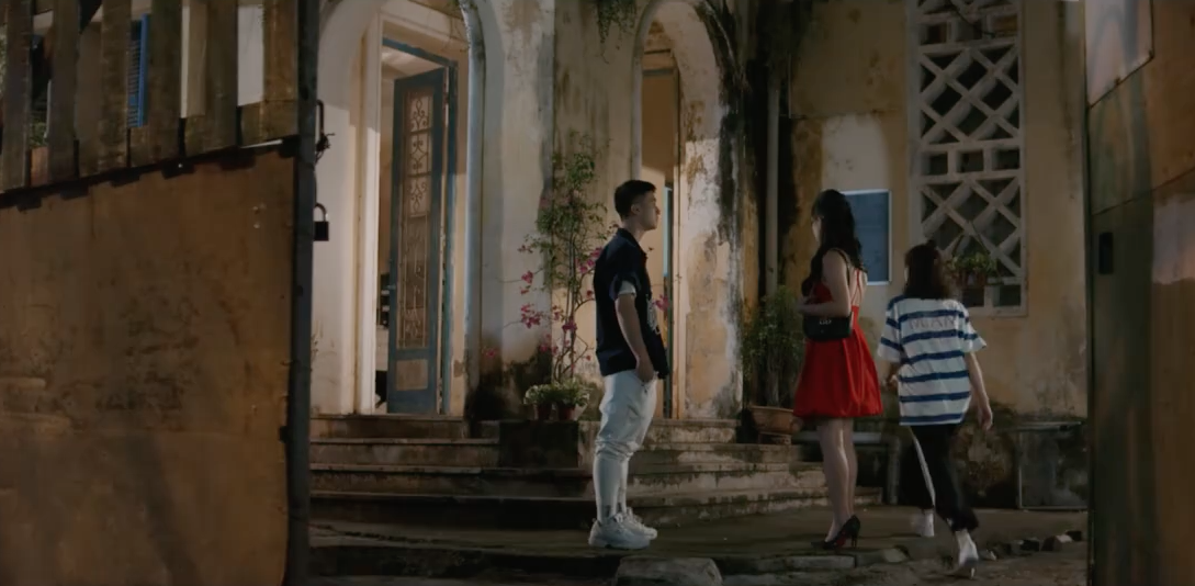 Nụ hôn đầu tiên của cặp đôi An - Phi Chạy Trốn Thanh Xuân diễn ra một cách... lãng nhách thế này đây