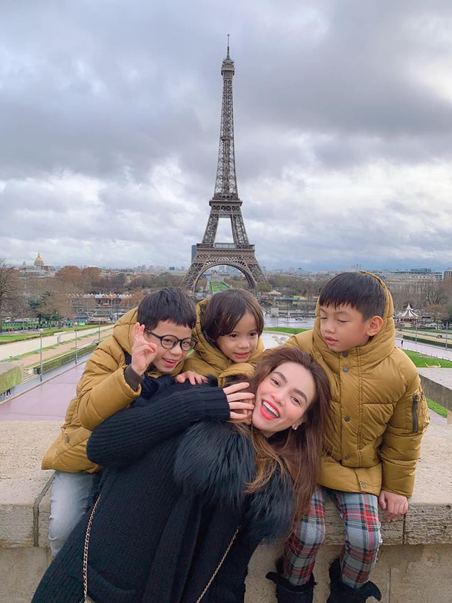 Kim Lý đưa đại gia đình Hồ Ngọc Hà sang Pháp nghỉ dưỡng, cưng chiều hết mực Subeo