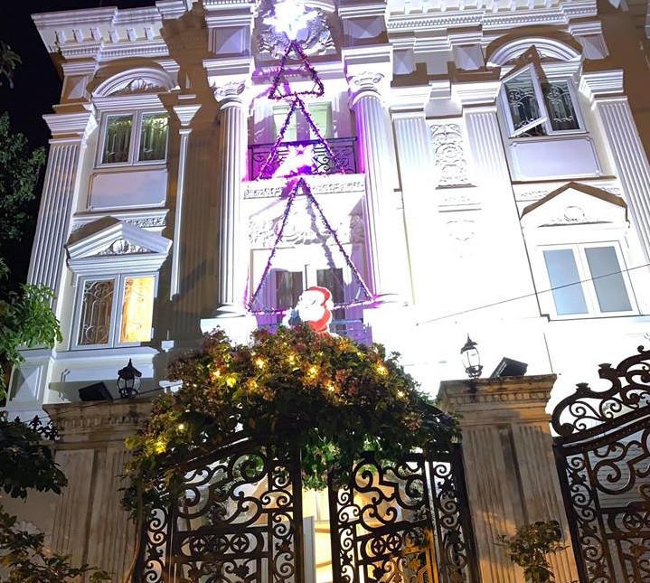 Sao Việt rộn ràng trang hoàng nhà cửa, chuẩn bị đón mùa Giáng sinh ấm áp bên gia đình