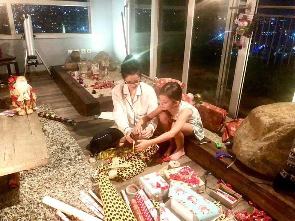 Sao Việt rộn ràng trang hoàng nhà cửa, chuẩn bị đón mùa Giáng sinh ấm áp bên gia đình