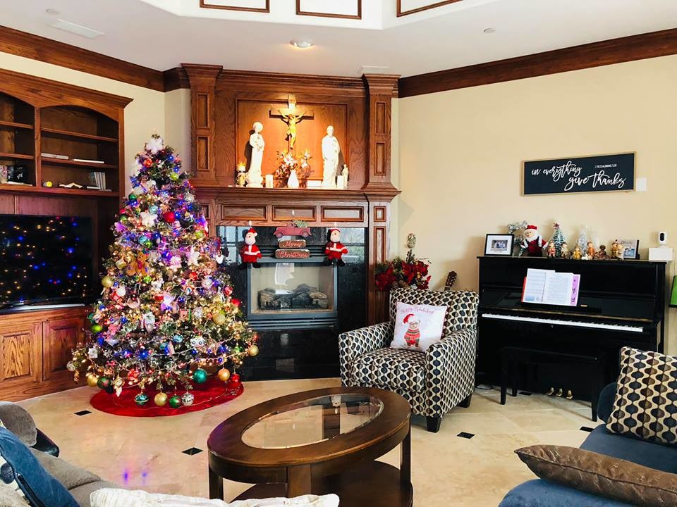 Sao Việt rộn ràng trang hoàng nhà cửa, chuẩn bị đón mùa Giáng sinh ấm áp bên gia đình