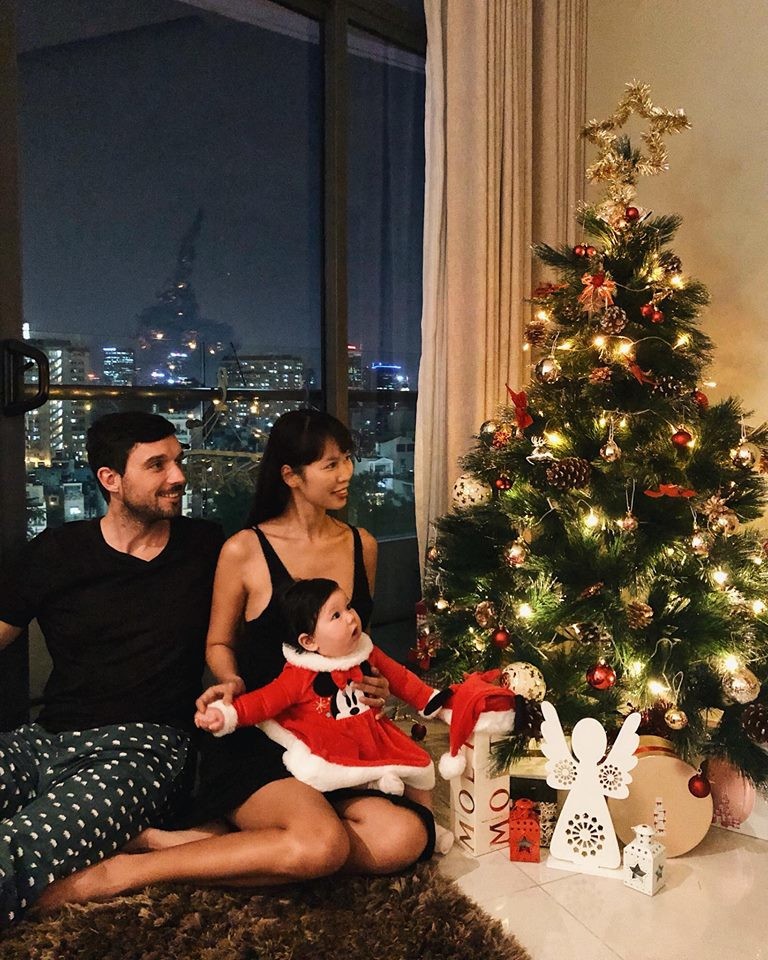 Sao Việt rộn ràng trang hoàng nhà cửa, chuẩn bị đón mùa Giáng sinh ấm áp bên gia đình