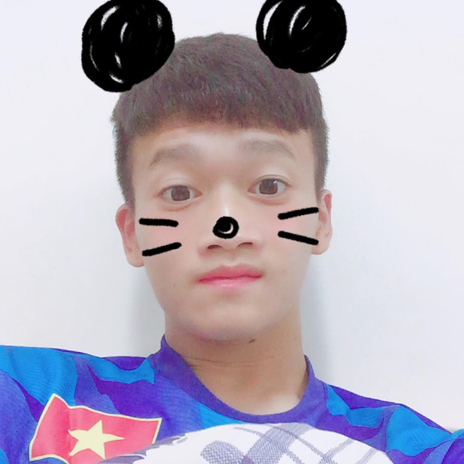 Tân binh tuyển Việt Nam cao 1,83 m, được dân mạng khen đẹp trai