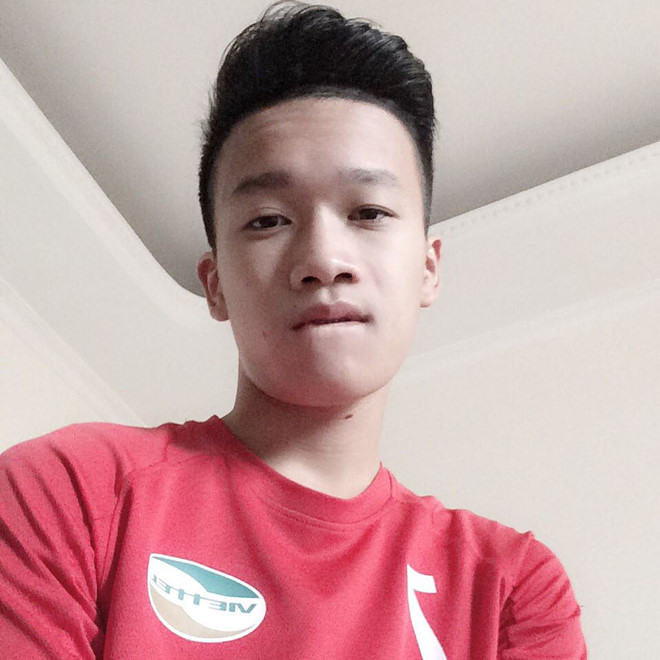 Tân binh tuyển Việt Nam cao 1,83 m, được dân mạng khen đẹp trai