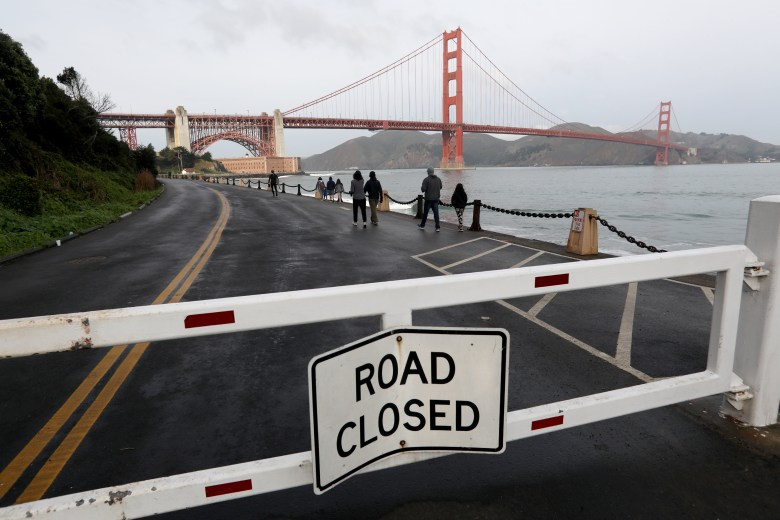 Chuyện gì xảy ra khi chính phủ Mỹ hết tiền, đóng cửa trước Giáng sinh?