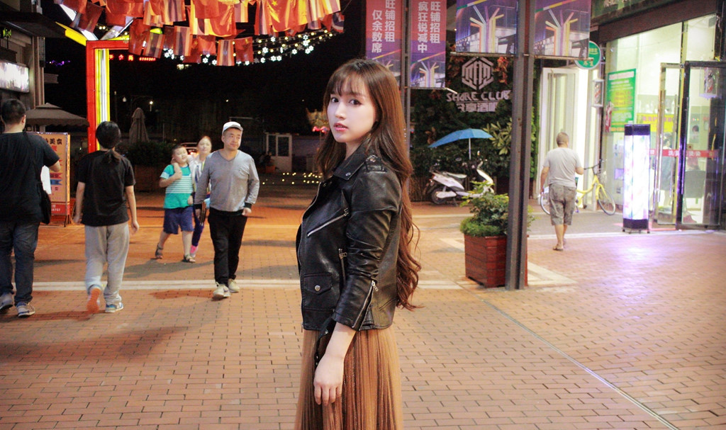 Tiên nữ đồng quê Trung Quốc bỏ học năm 14 tuổi, từng làm DJ quán bar