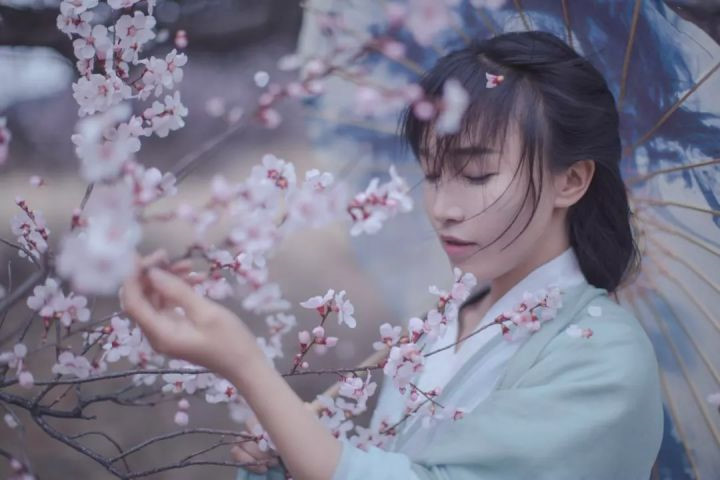 Tiên nữ đồng quê Trung Quốc bỏ học năm 14 tuổi, từng làm DJ quán bar