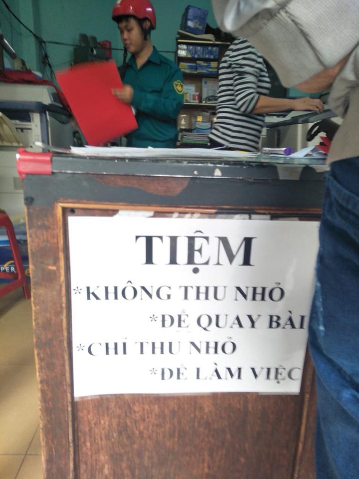 Việc tử tế đâu cần to tát: Cô chủ tiệm photo lạnh lùng treo bảng từ chối thu nhỏ tài liệu cho học sinh quay bài
