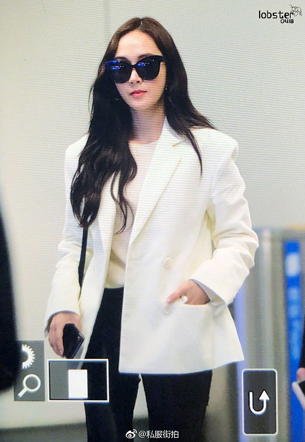 Chỉ là blazer trắng mà có cả chục cách mix khác biệt, Jessica Jung quả xứng danh cao thủ mặc đẹp