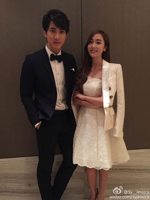 Chỉ là blazer trắng mà có cả chục cách mix khác biệt, Jessica Jung quả xứng danh cao thủ mặc đẹp