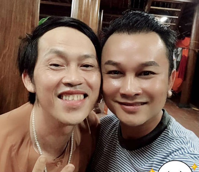 Trấn Thành, Lê Giang, Nam Thư cùng dàn nghệ sĩ quây quần bên nhau mừng sinh nhật Hoài Linh