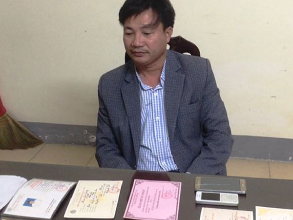 Triệt phá đường dây làm giấy tờ, bằng cấp giả