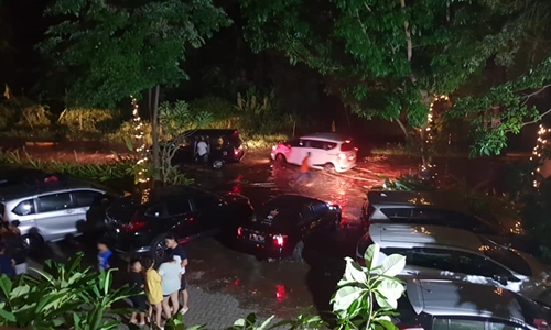 Nhân chứng kể về cuộc chạy trốn sóng thần trong đêm ở Indonesia