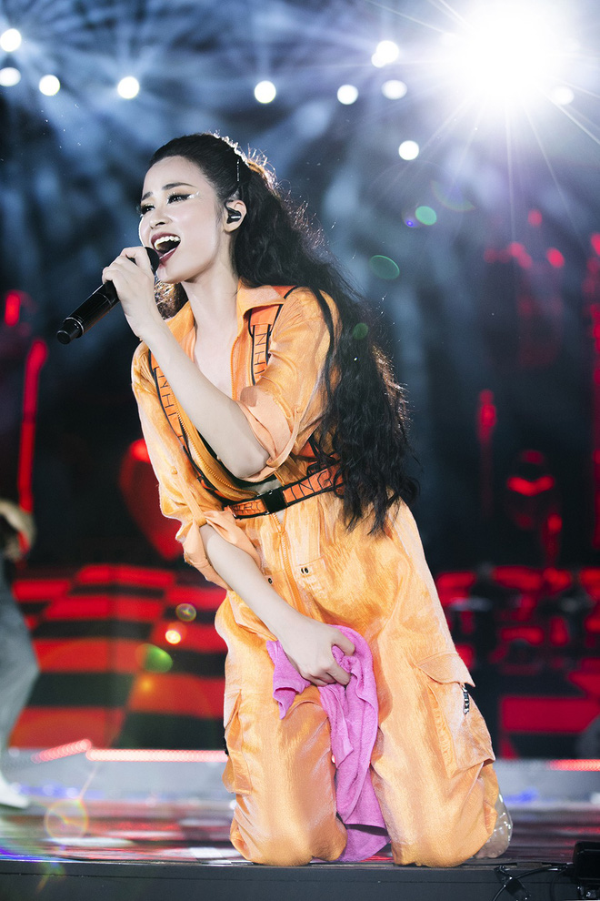 Chùm ảnh đẹp trong liveshow Ten On Ten của Đông Nhi: Xứng đáng là đêm diễn đỉnh nhất Việt Nam năm 2018!