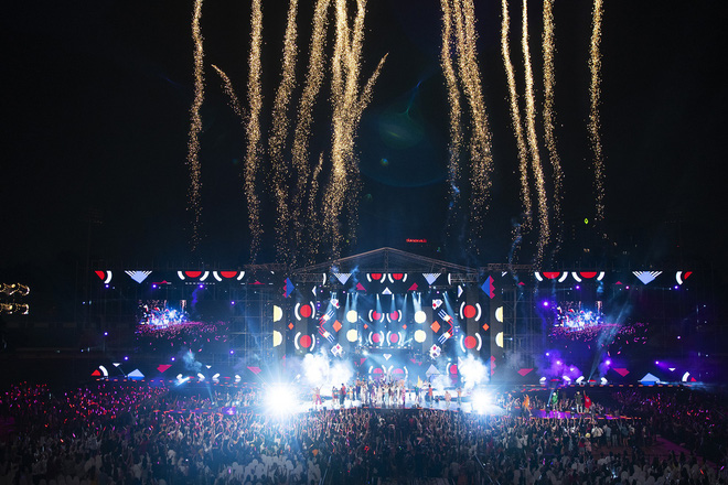 Chùm ảnh đẹp trong liveshow Ten On Ten của Đông Nhi: Xứng đáng là đêm diễn đỉnh nhất Việt Nam năm 2018!