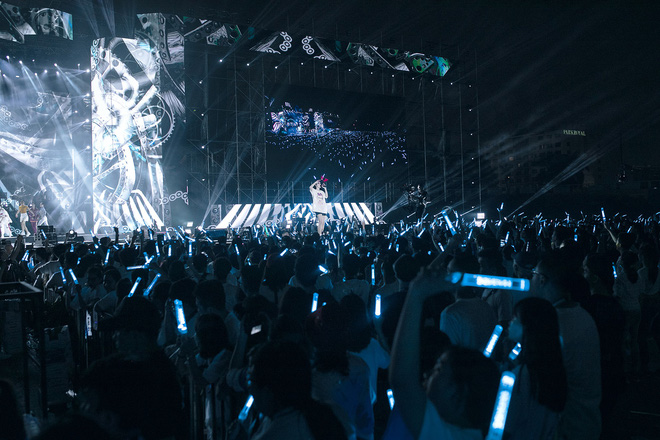 Chùm ảnh đẹp trong liveshow Ten On Ten của Đông Nhi: Xứng đáng là đêm diễn đỉnh nhất Việt Nam năm 2018!