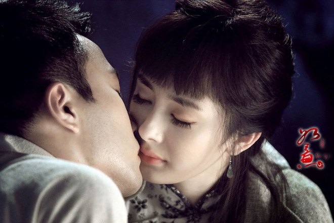 Dương Mịch - Khải Uy ly hôn, fan tiếc nuối nhìn lại những nụ hôn cháy bỏng của cặp đôi