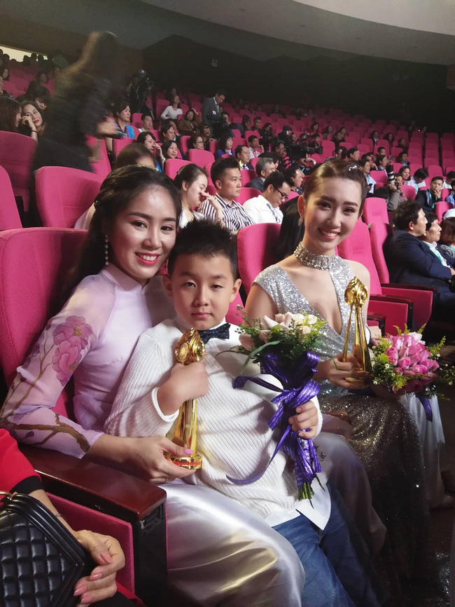 Gạo Nếp Gạo Tẻ thắng lớn tại Liên hoan Truyền hình toàn quốc 2018 Gạo Nếp Gạo Tẻ thắng lớn tại Liên hoan Truyền hình toàn quốc 2018