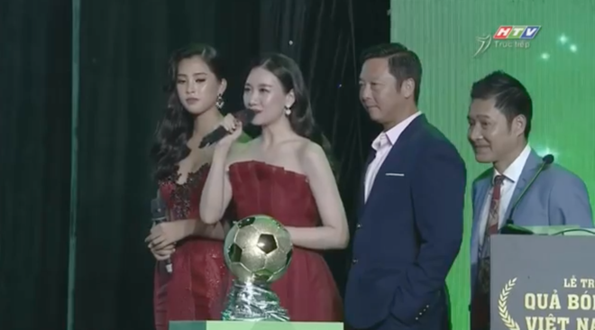 Khán giả bức xúc vì MC vô duyên khiến cầu thủ Anh Đức trông tội nghiệp còn Quang Hải thì khó xử